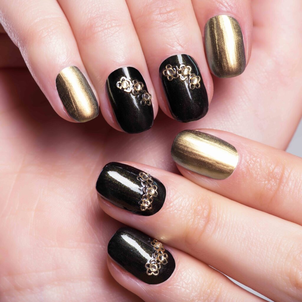 減重大視界-陳榮堅醫師-beautiful-woman-s-nails-with-beautiful-creative-manicure-scaled